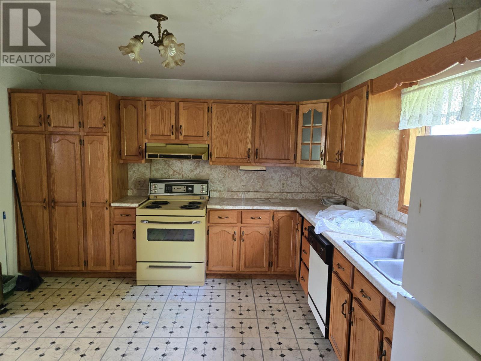60 Dufferin Street Property Photo 27