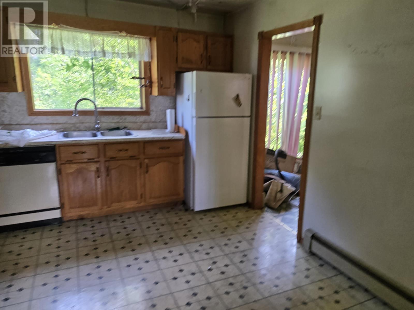 60 Dufferin Street Property Photo 31