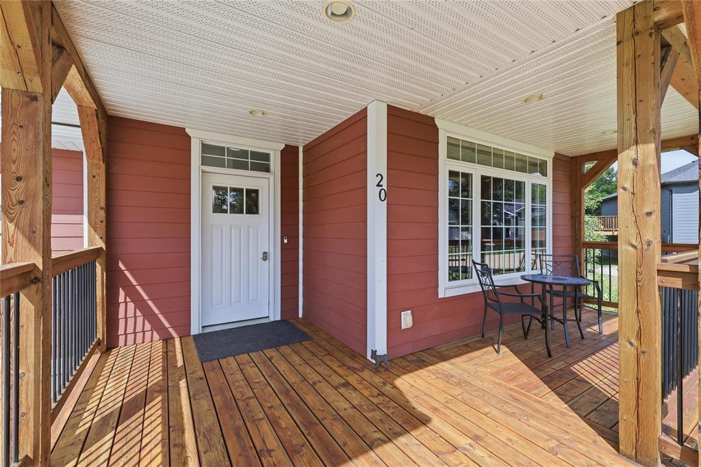 20 Oak Lane Property Photo 3
