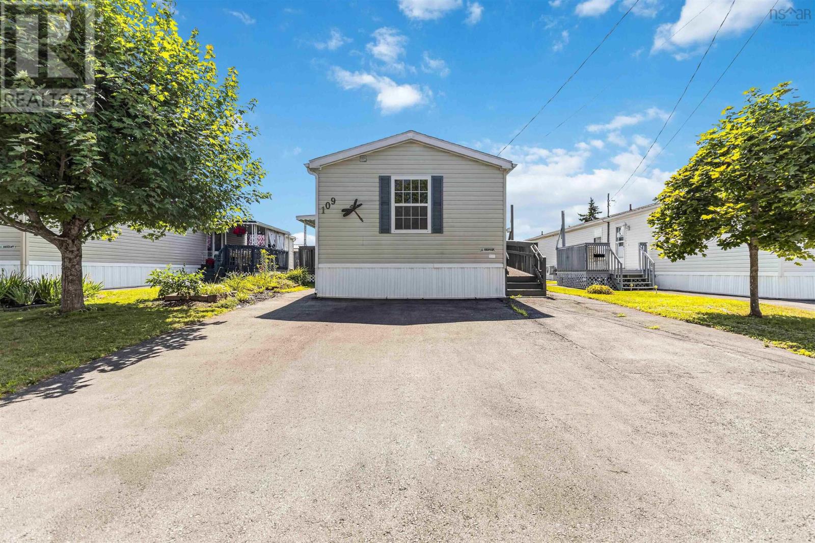 109 Sherbrooke Avenue Property Photo 2