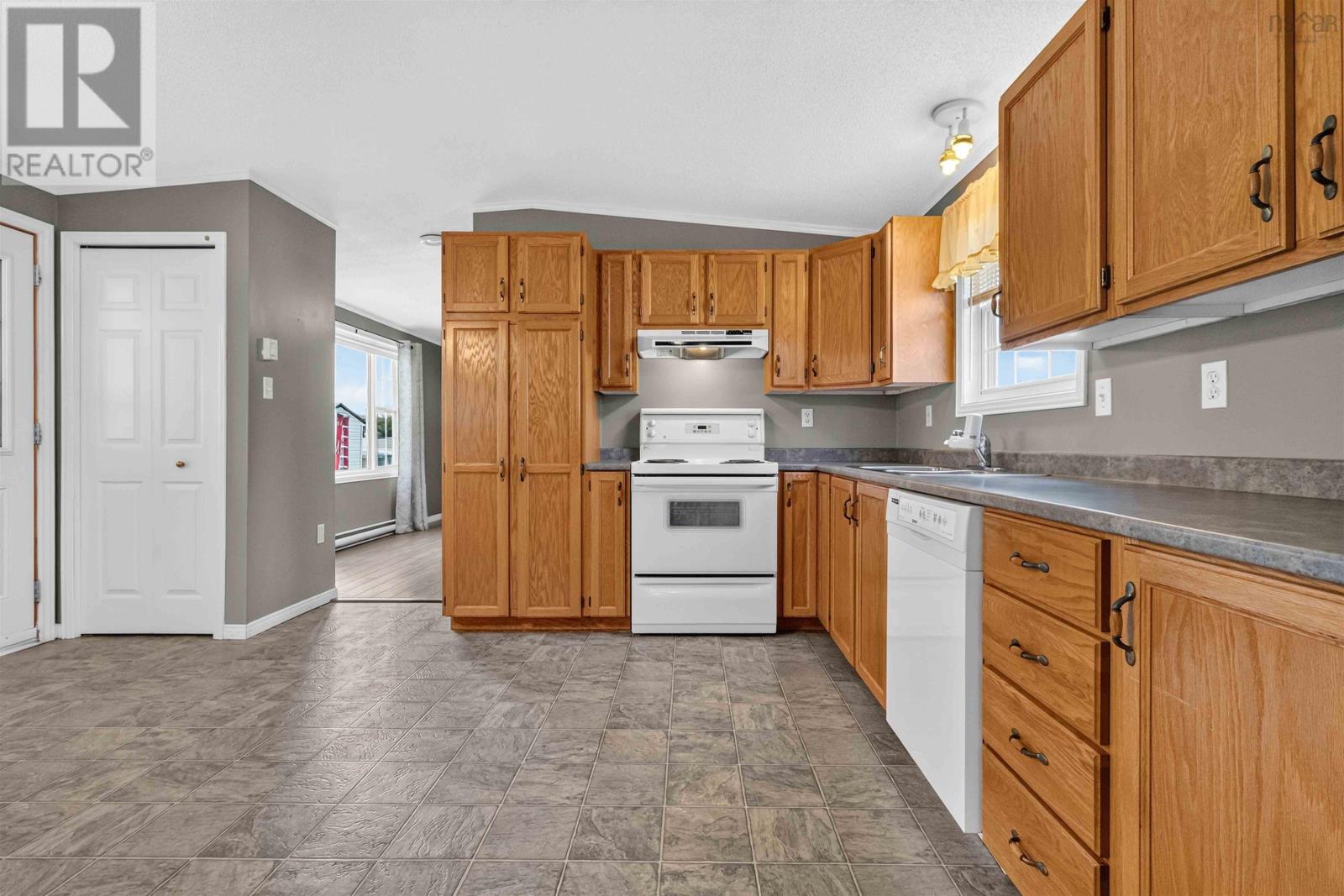 109 Sherbrooke Avenue Property Photo 13