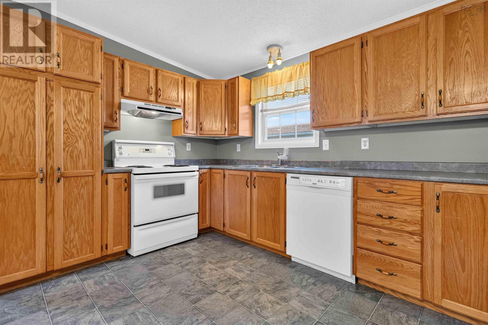 109 Sherbrooke Avenue Property Photo 15