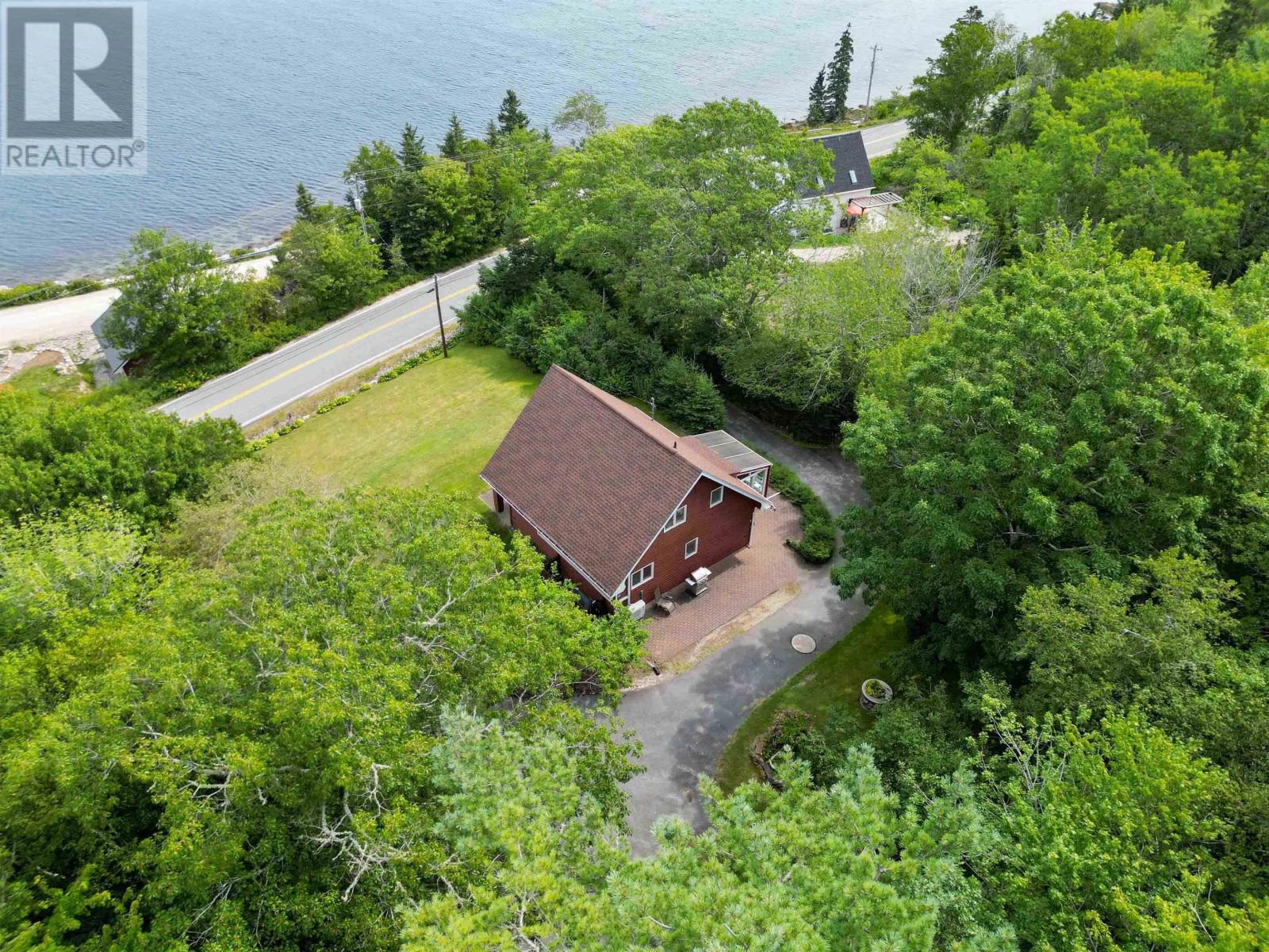 1558 Highway 329 Property Photo 3