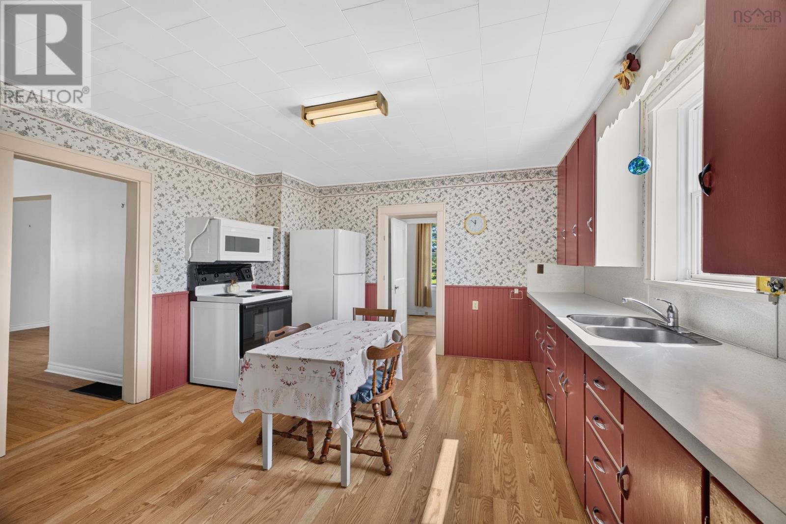 4302 Highway 6 Property Photo 14