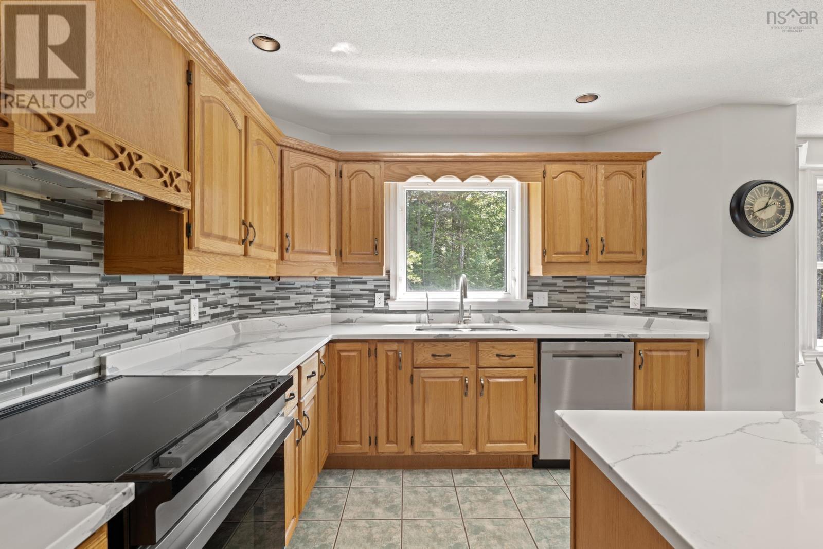 202 Glen Arbour Way Property Photo 8