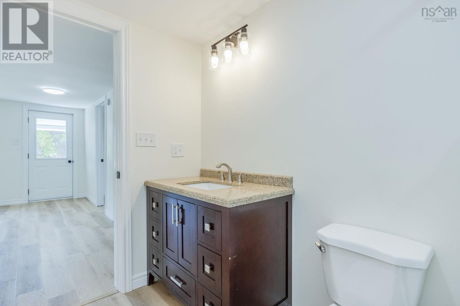 638 Port Lorne Road Property Photo 11