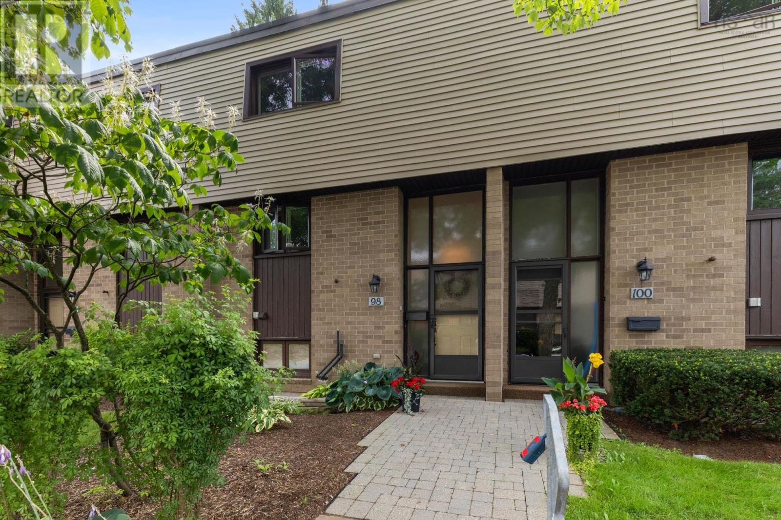 98 Forestside Crescent Property Photo 1