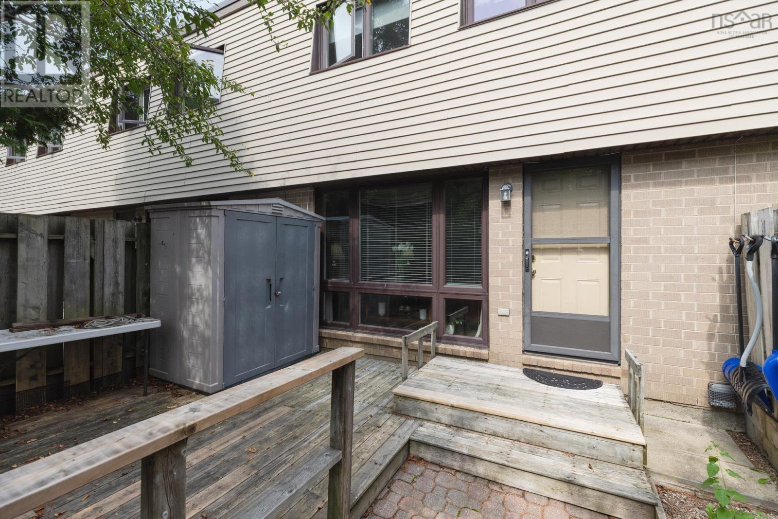 98 Forestside Crescent Property Photo 4