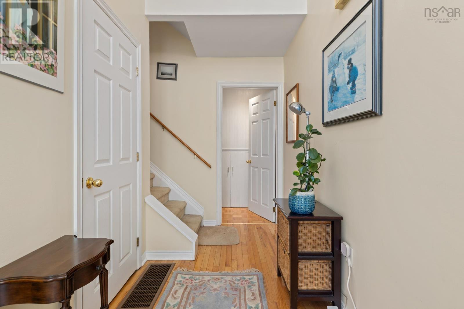 98 Forestside Crescent Property Photo 8