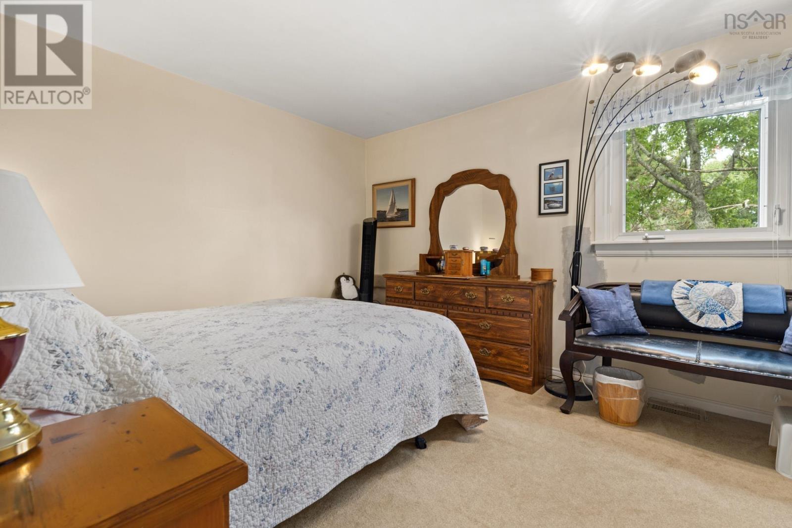 98 Forestside Crescent Property Photo 30