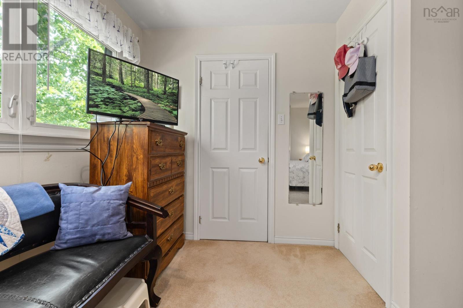 98 Forestside Crescent Property Photo 31