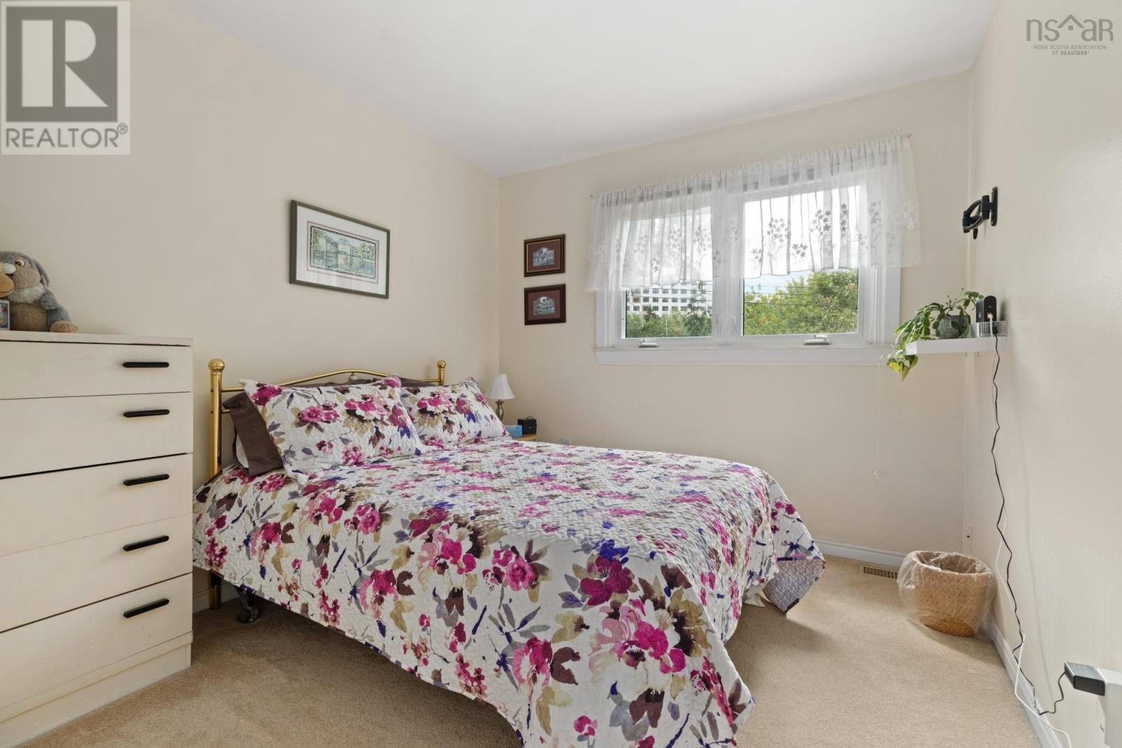 98 Forestside Crescent Property Photo 32