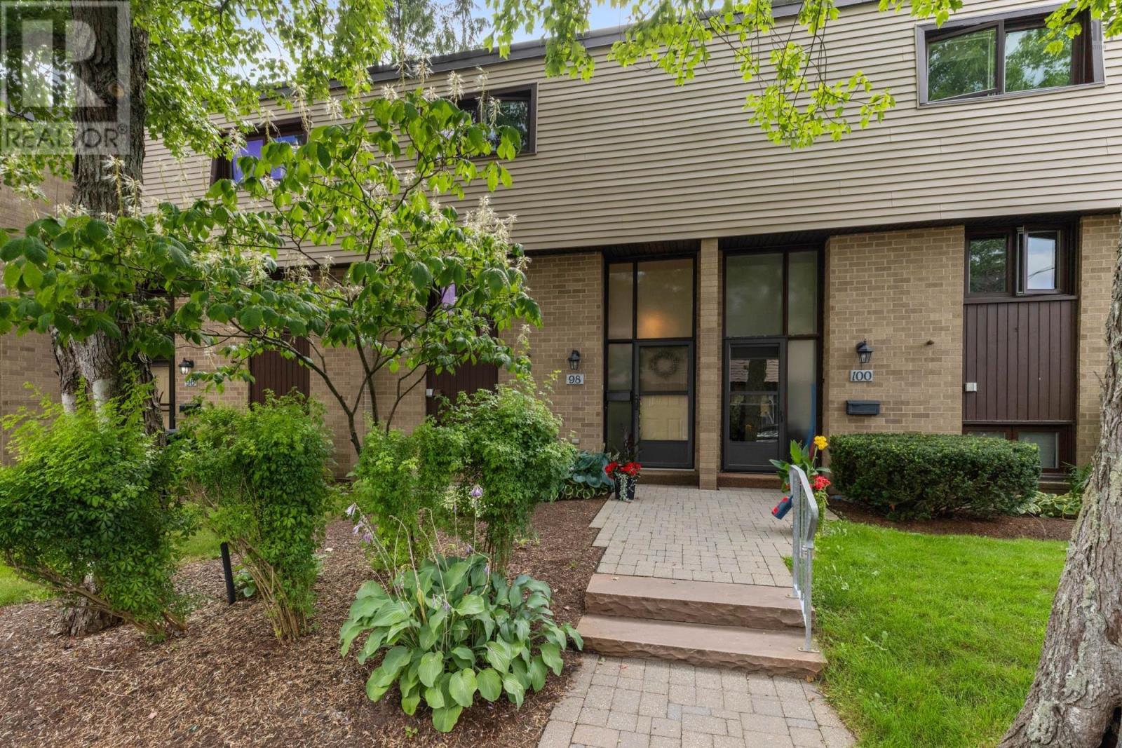98 Forestside Crescent Property Photo 37