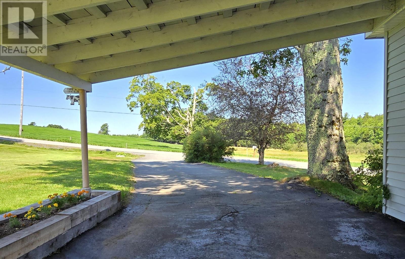 463 Levi Hebb Road Property Photo 3
