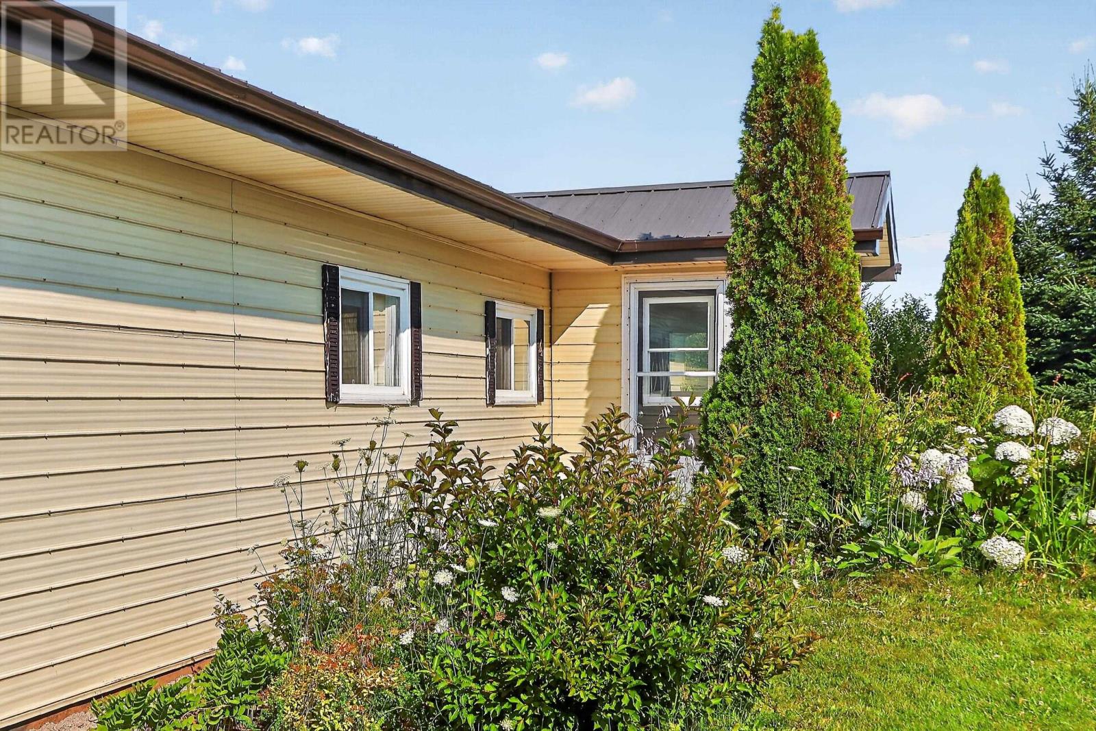 4 Maple Drive Property Photo 2