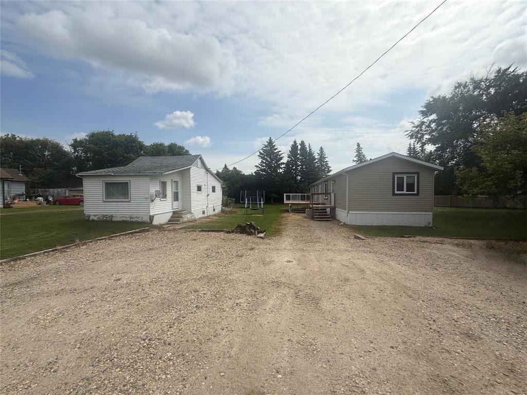 506 Minnedosa Street Property Photo 32