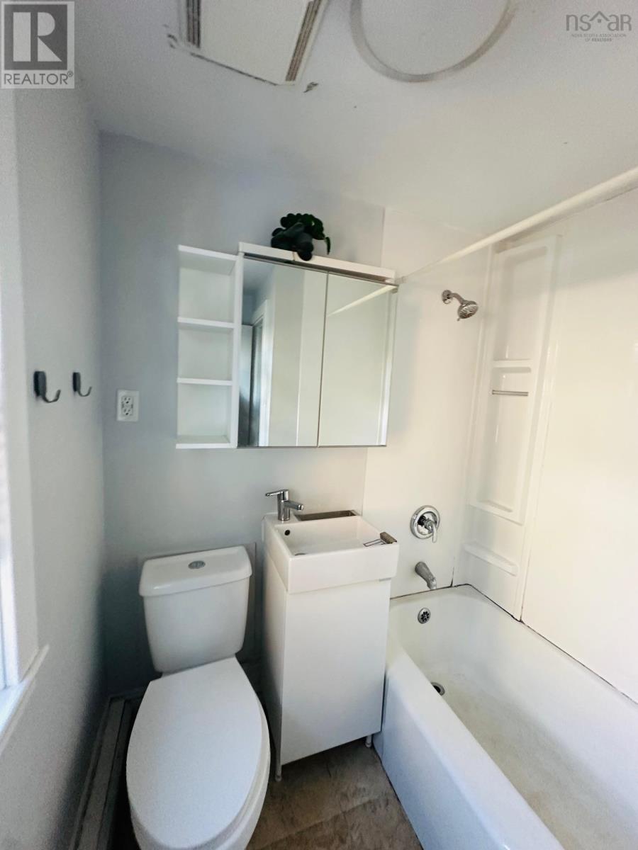 2079 & 2081 Poplar Street Property Photo 16