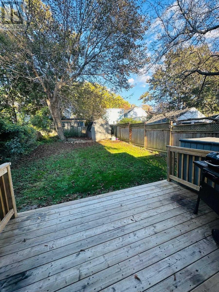 2079 & 2081 Poplar Street Property Photo 18