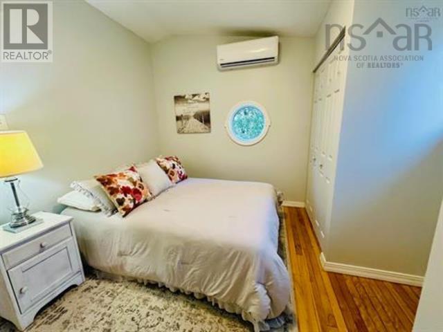 2079 & 2081 Poplar Street Property Photo 15