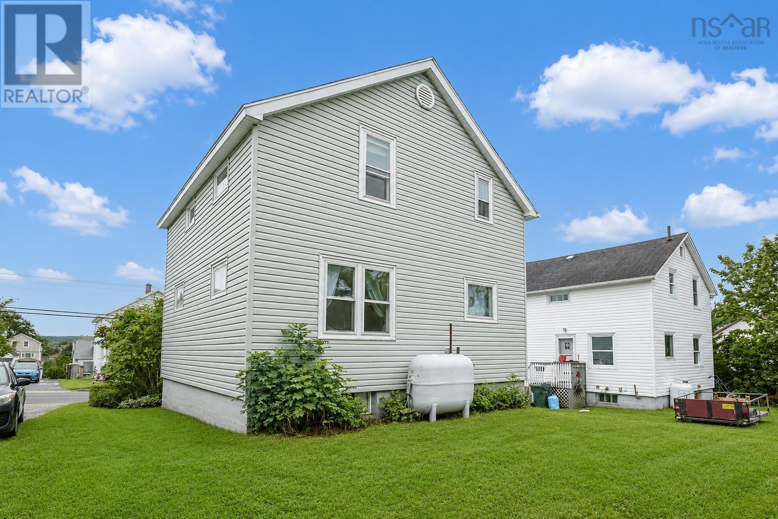 173 Cabot Street Property Photo 4