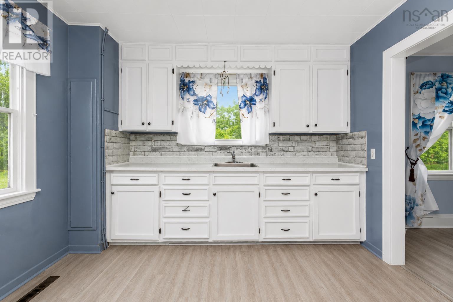 173 Cabot Street Property Photo 8