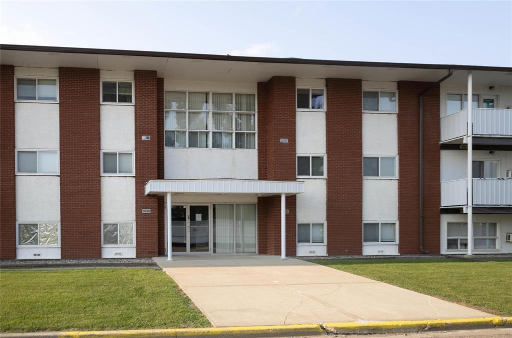 102 1591 26th Street Property Photo 2