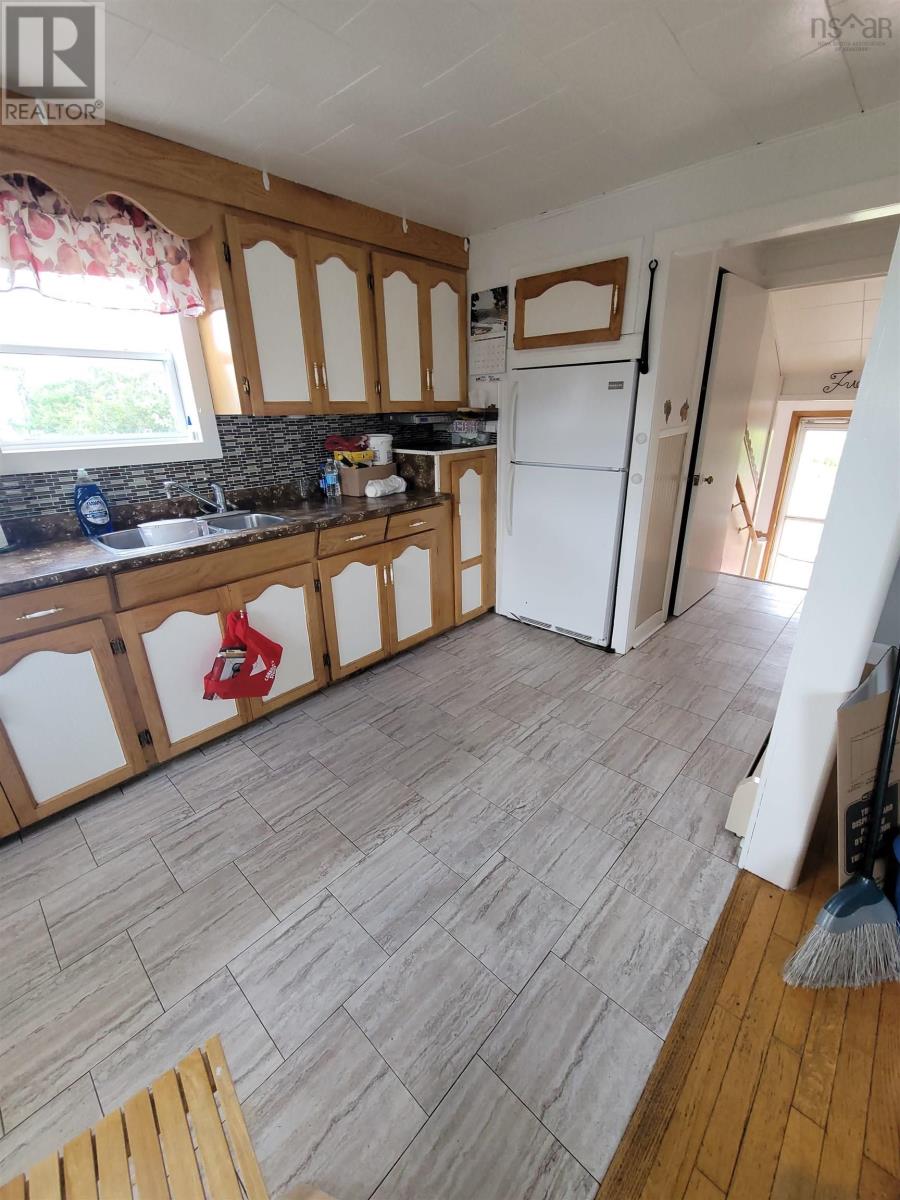 2 Davis Street Property Photo 3