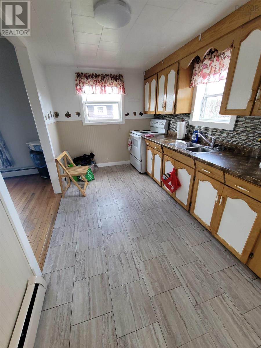 2 Davis Street Property Photo 4