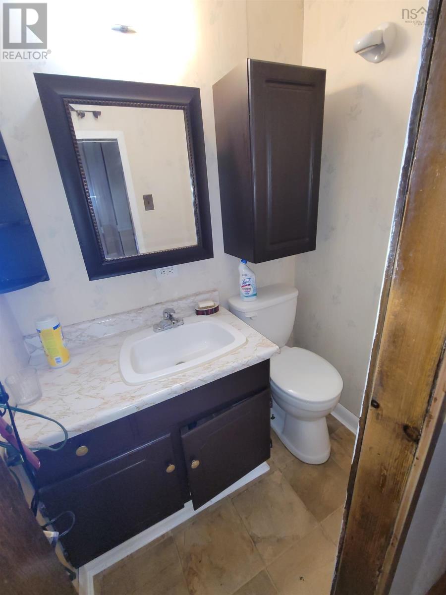 2 Davis Street Property Photo 20