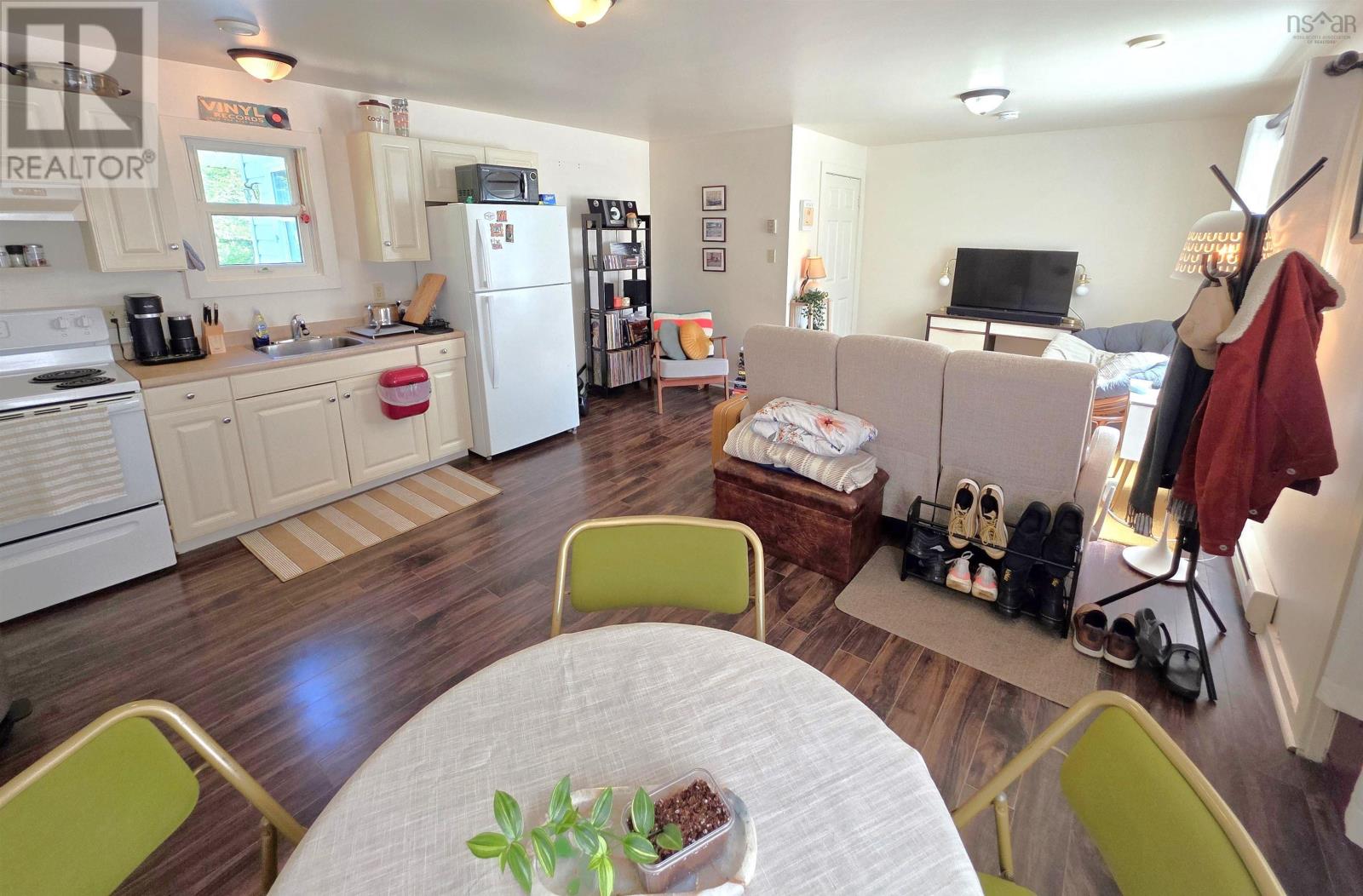 7402 3 Highway Property Photo 9