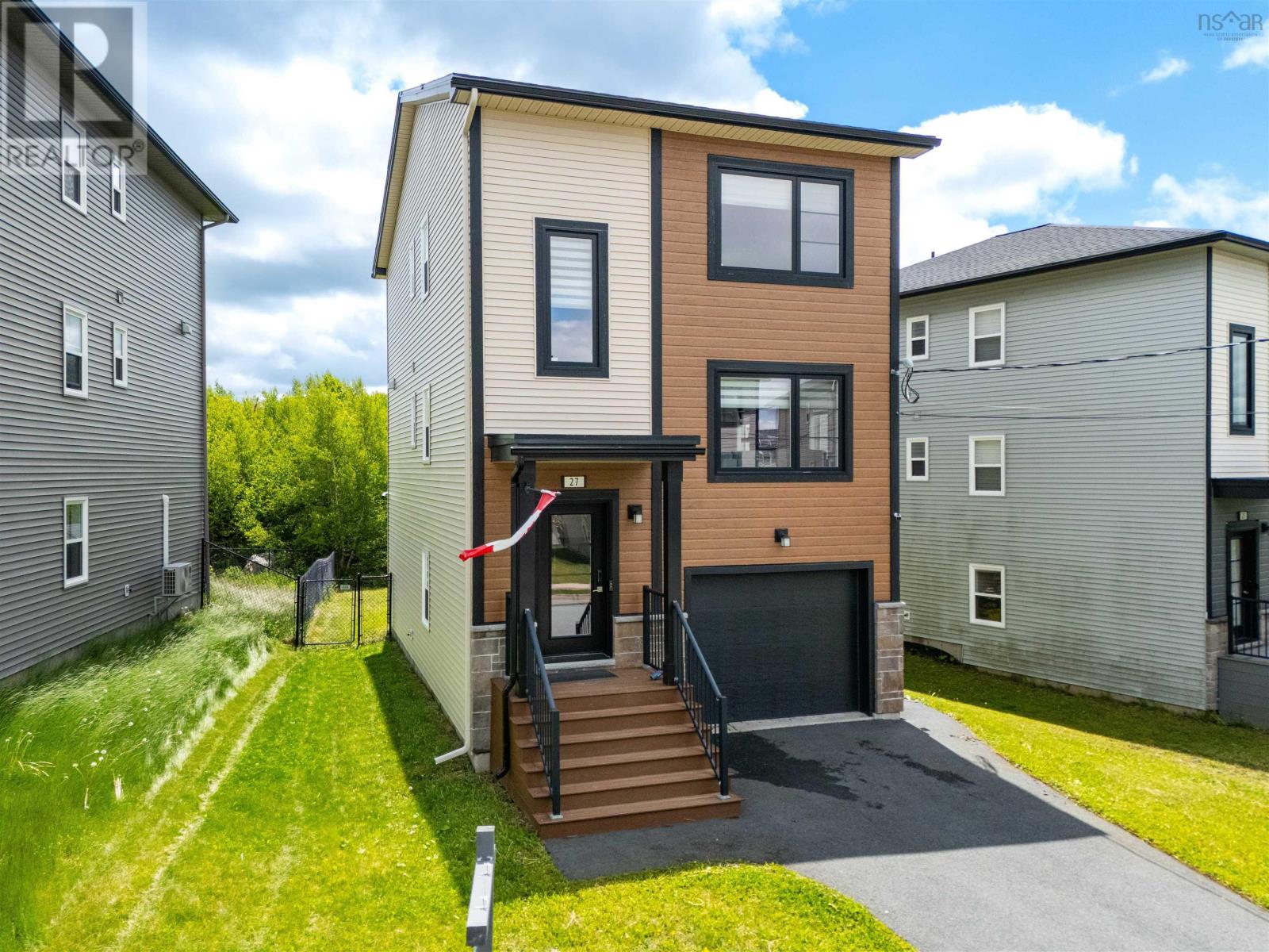 27 Onyx Crescent Property Photo 1