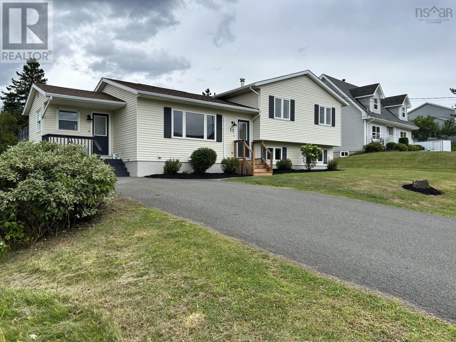 11 Heritage Drive