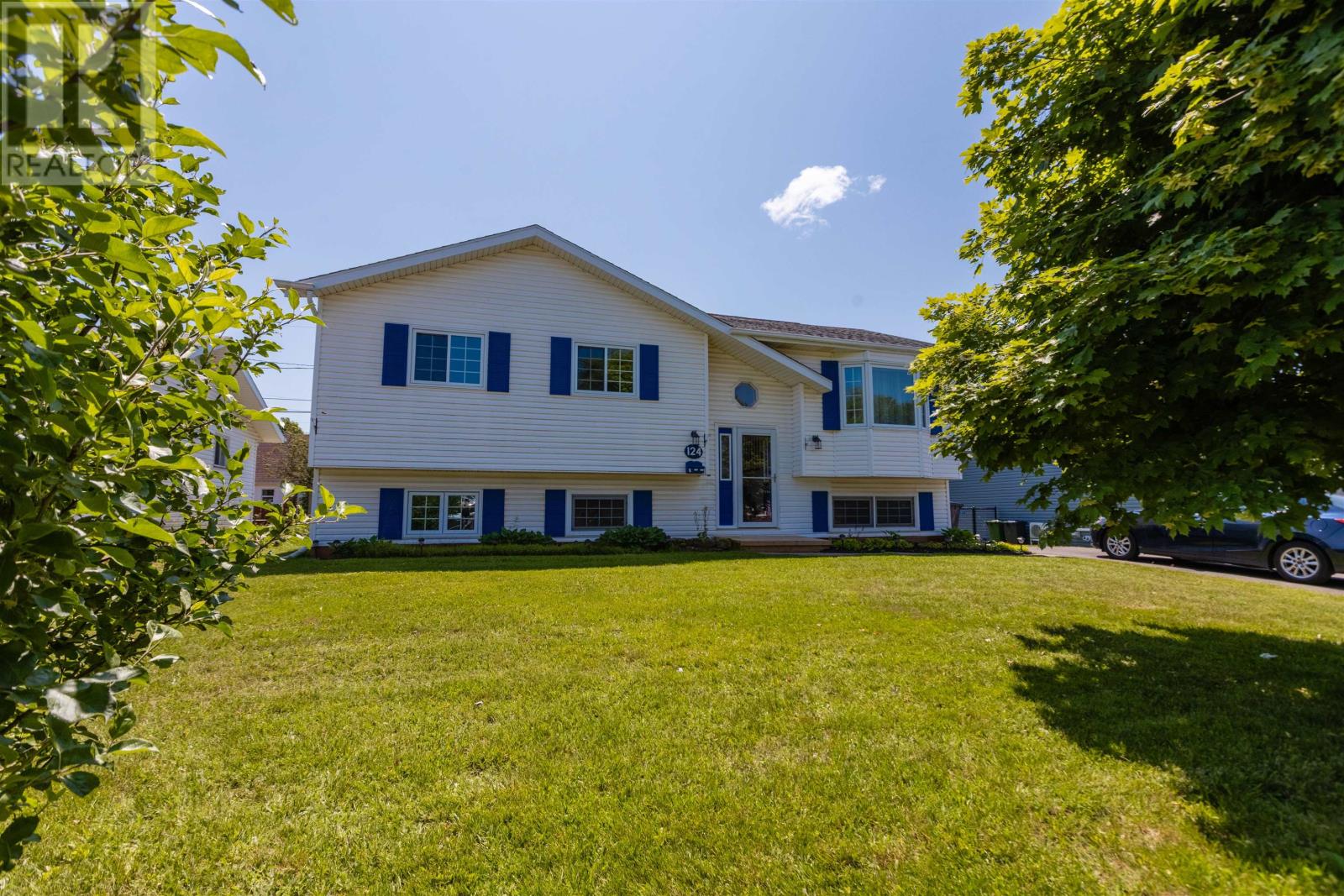 124 Westridge Crescent Property Photo 1