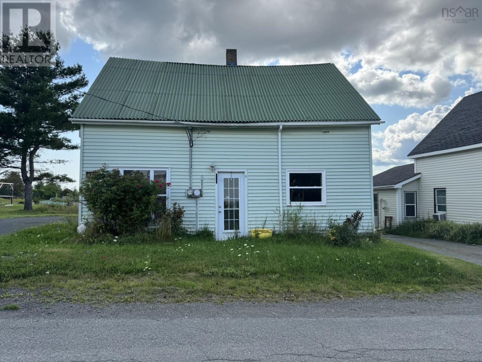 2049 Irving Street Property Photo 1