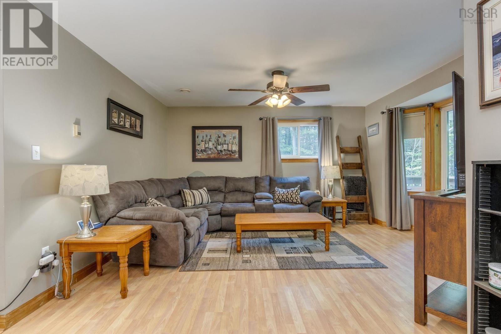 9 Pine Street Property Photo 6