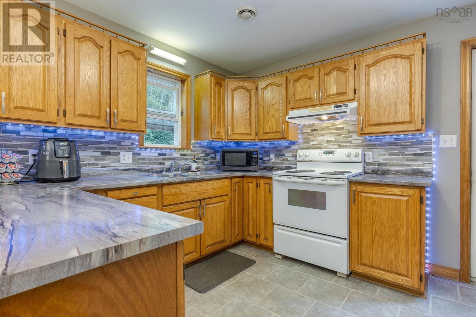 9 Pine Street Property Photo 12