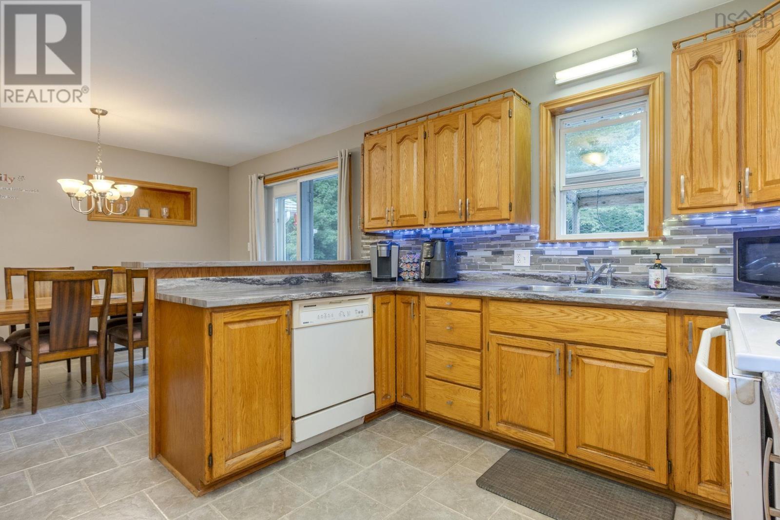 9 Pine Street Property Photo 13
