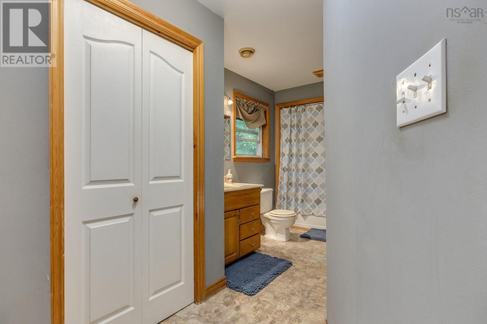 9 Pine Street Property Photo 18