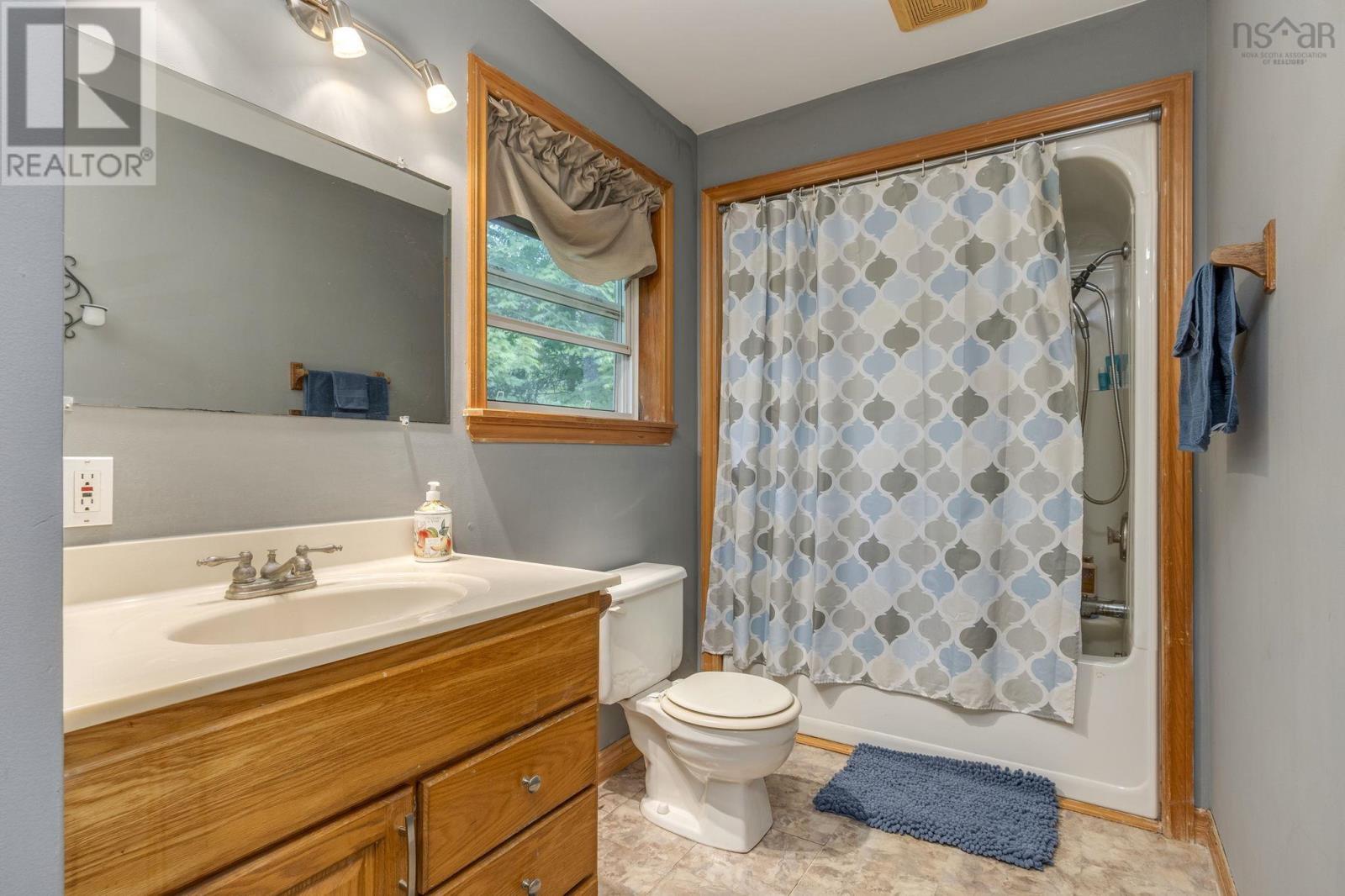 9 Pine Street Property Photo 19