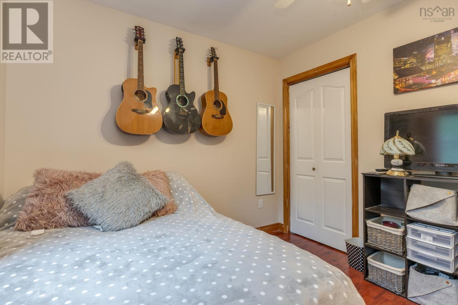 9 Pine Street Property Photo 22