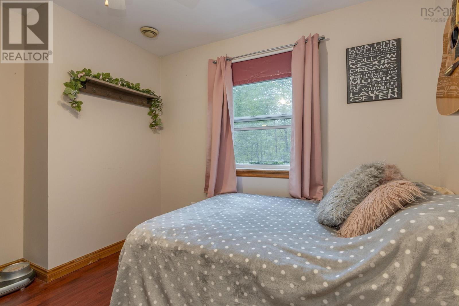 9 Pine Street Property Photo 23