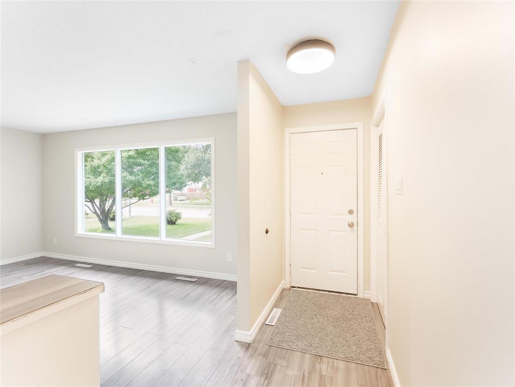 174 Hazelwood Crescent Property Photo 3