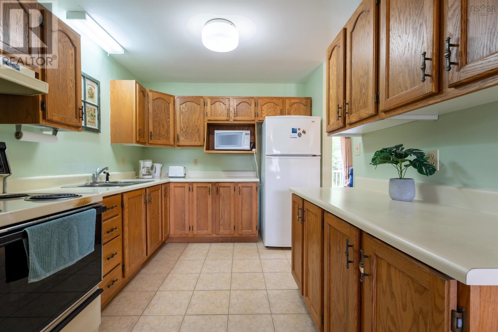20 Governors Lake Drive Property Photo 7