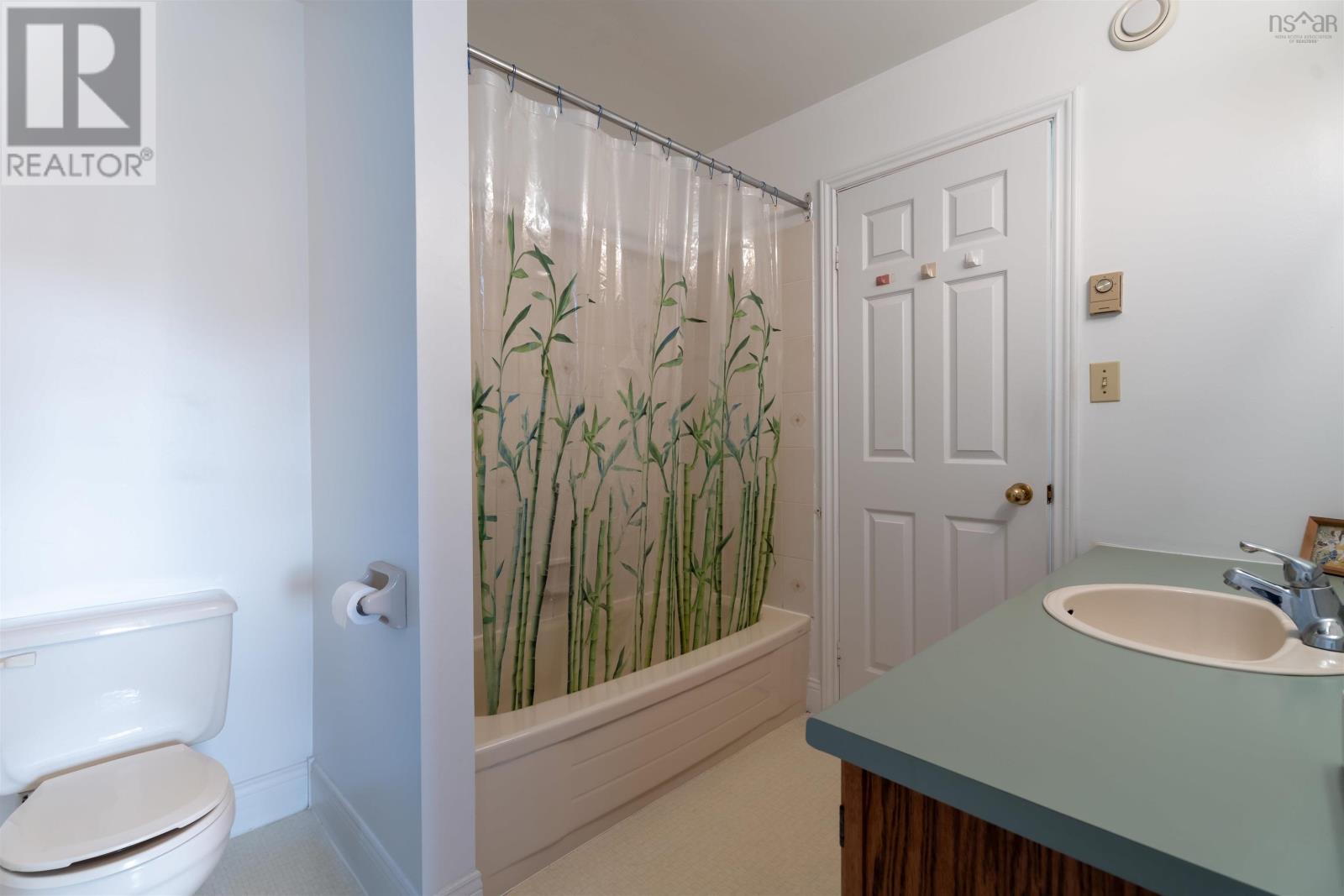 20 Governors Lake Drive Property Photo 16