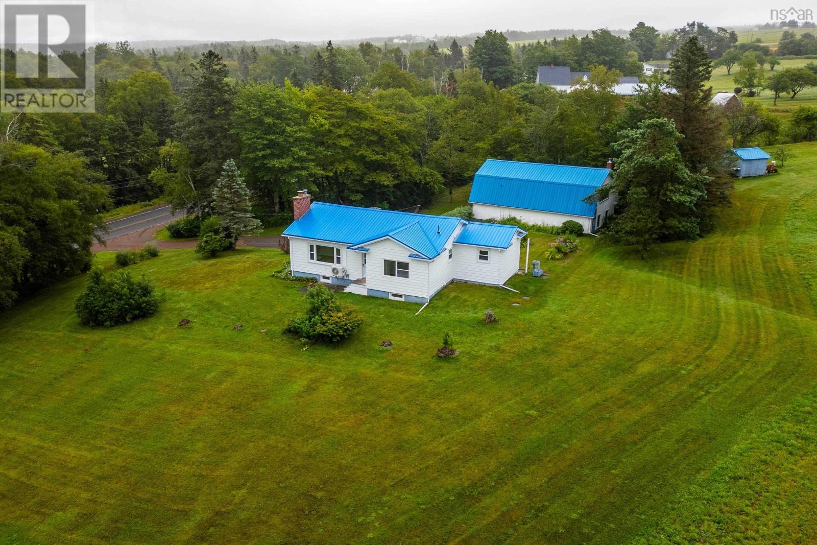 18785 Highway 2 Property Photo 1