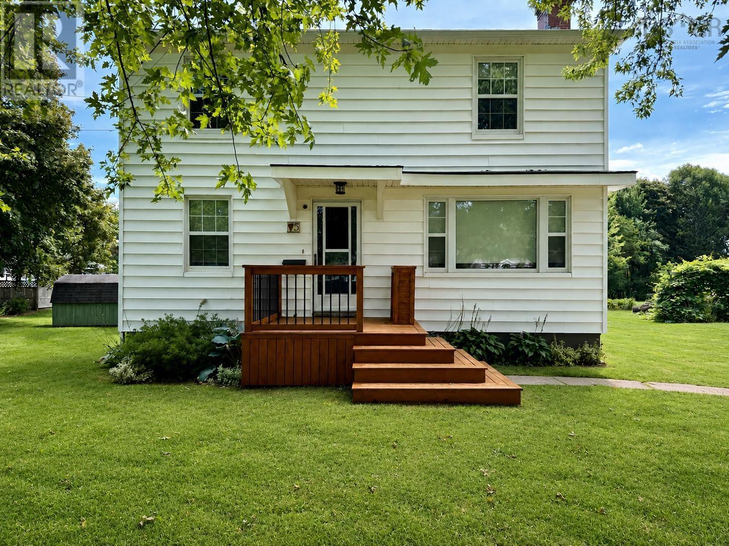 5 Elmwood Drive Property Photo 2