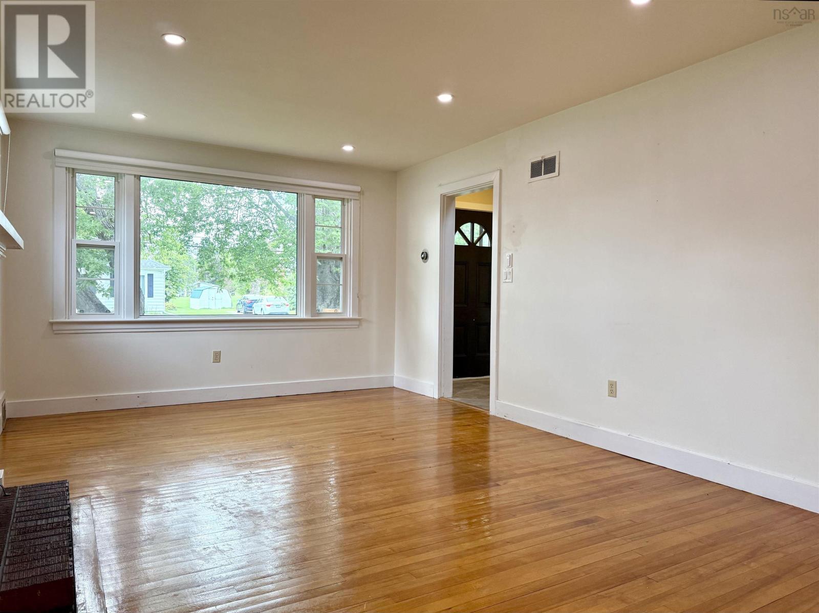 5 Elmwood Drive Property Photo 16