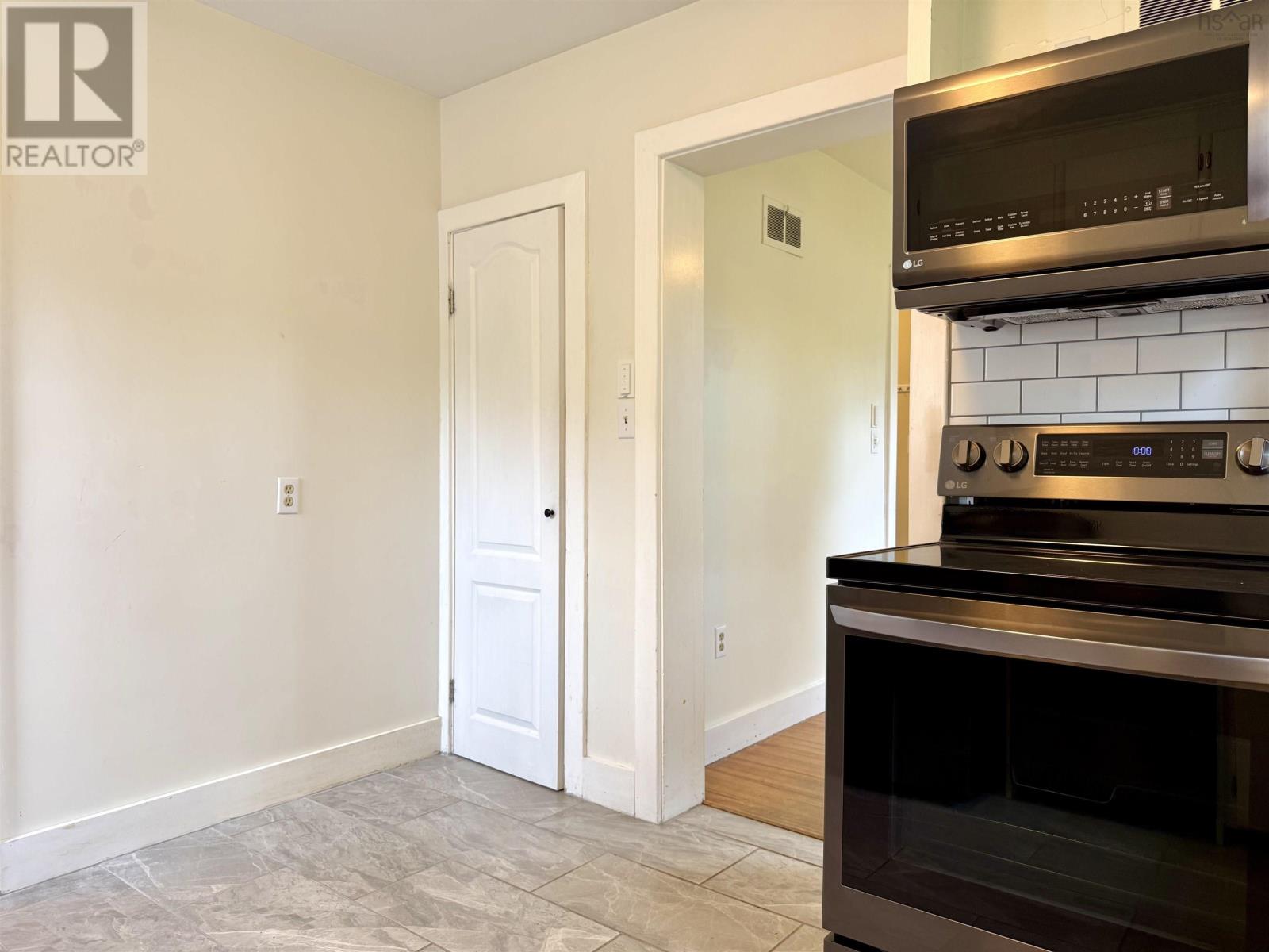 5 Elmwood Drive Property Photo 24