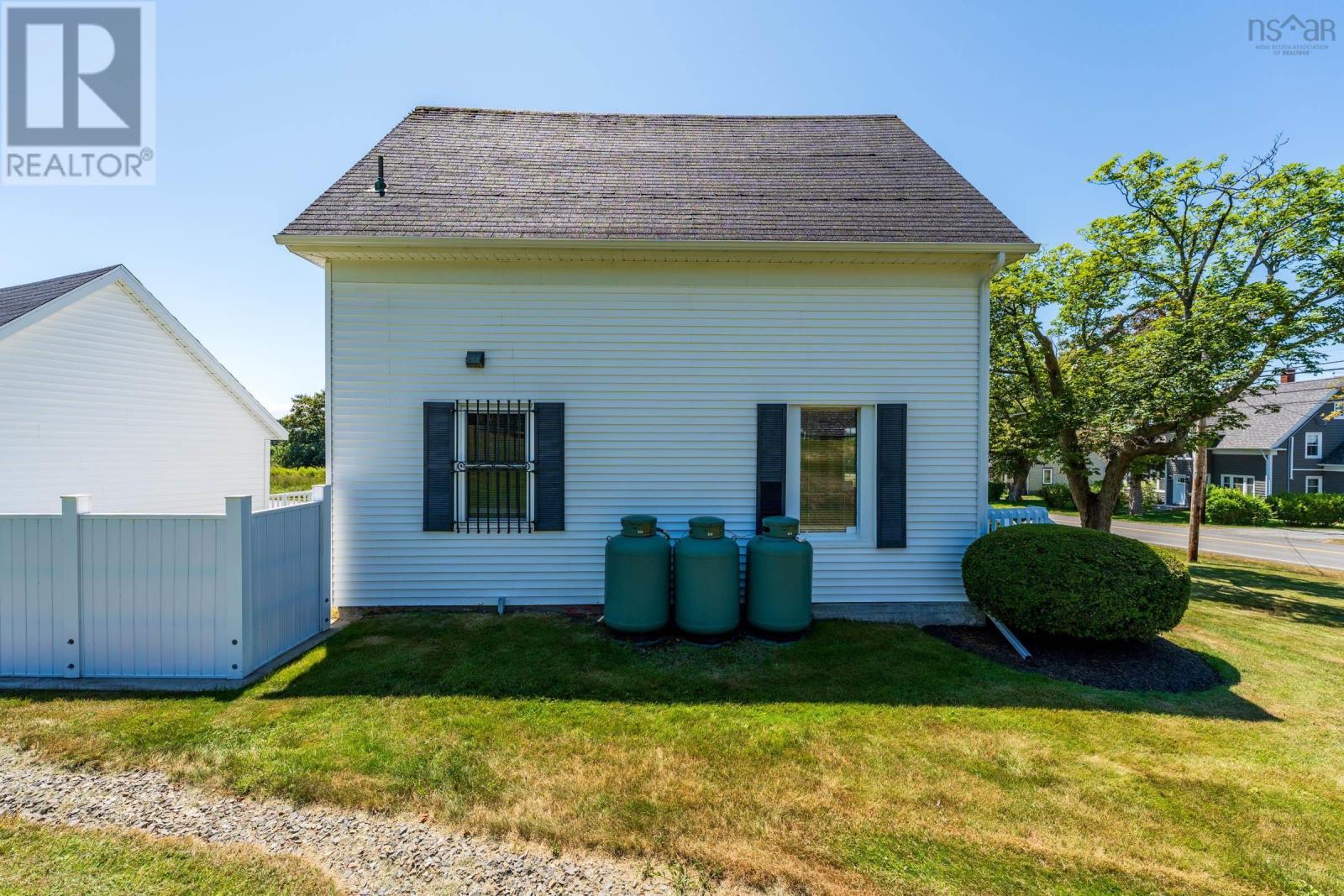 3300 Highway 1 Property Photo 11