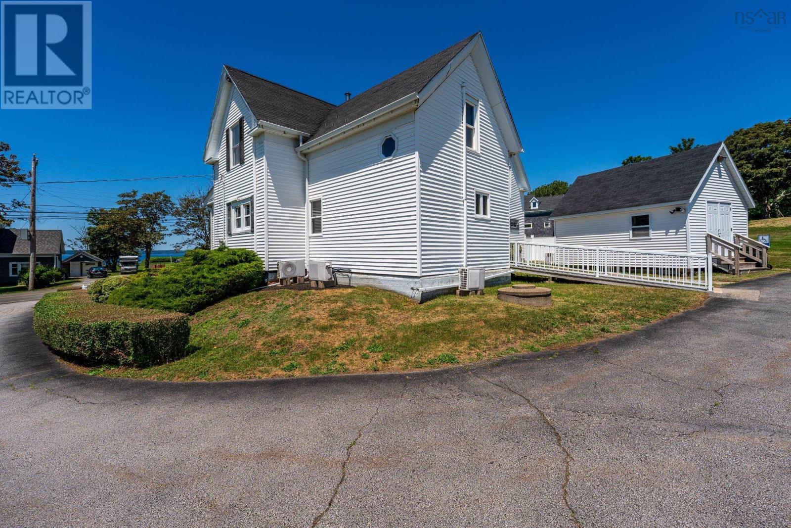 3300 Highway 1 Property Photo 14